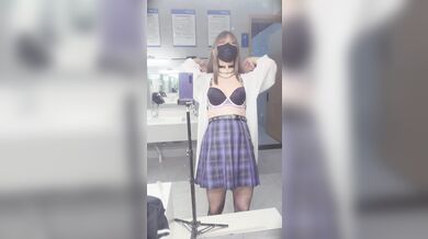 伪娘 // 公厕露出玩飞机杯，结果秒射