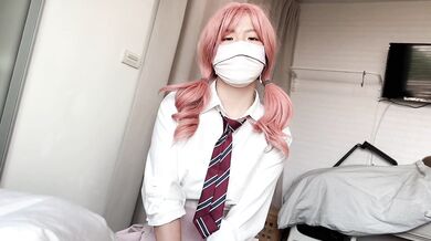 撕碎肥臀女的白丝袜，粉色嫩穴湿湿嗒嗒