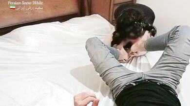 Hot Foot Fetish فوت فتیش ایرانی:عاشق لیس زدنمشوهرم نبود ازبسرناتنیم اجازه گرفتم پاهاشو لیس بزنم