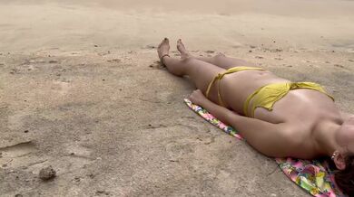 لب ساحل پیدام کرد بهش کس دادم | He found me near beach and I give him my pussy