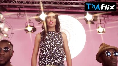 Zaho Sexy Scene in Laissez Les Kouma