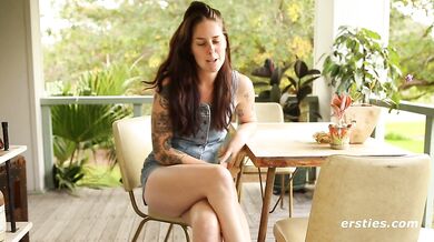 Susie Works that Hairy Bush to Orgasm - ersties