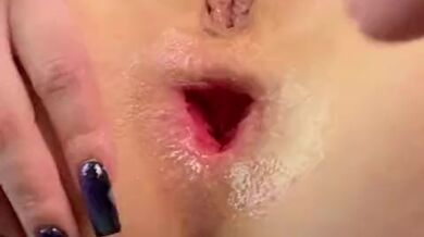 HORNY TEEN NEIGHBOR GIRL MAKES A GAPE, FUCKS HER ASS, AND CUM WITH A SQUIRT. CLOSE UP VIEW. HD VIDEO