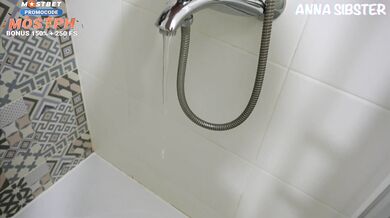 The maid at the hotel took all my clothes, I was naked!