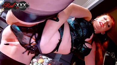 Horny British mature gets off with her fingers and a big dildo