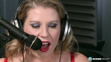 Renee's Threesome With Samantha 38G - BBW Samantha