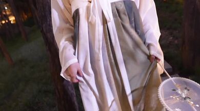 古风少女户外漏出骚穴，想要被大肉棒后入