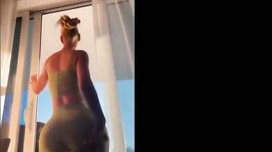 Iggy Azalea Butt Scene in Iggy Azalea Sexy Leggings Ass Twerking