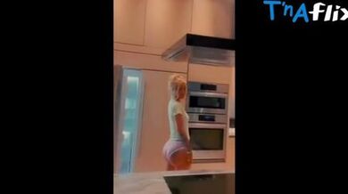 Iggy Azalea Underwear Scene in Iggy Azalea Sexy Panties Twerking