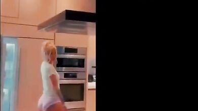 Iggy Azalea Underwear Scene in Iggy Azalea Sexy Panties Twerking