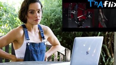 Daisy Ridley Sexy Scene in Daisy Ridley Relives Star Wars The Last Jedi's Throne Room Scene