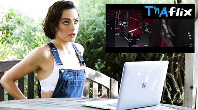 Daisy Ridley Sexy Scene in Daisy Ridley Relives Star Wars The Last Jedi's Throne Room Scene