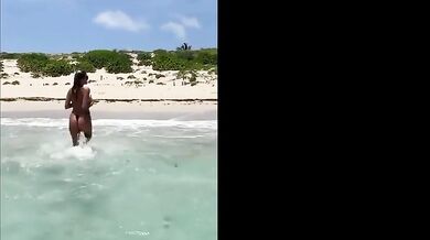 Heidi Klum Bikini Scene in Heidi Klum Sexy Teases Her Slutty Body At A Beach In Miami