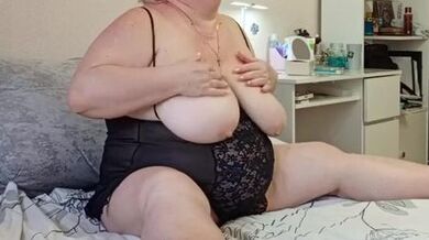 Hot MILF Zona901 Flaunts Her Big Hairy Pussy & Plays With Toys