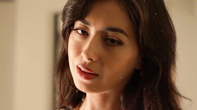 Cindy Crawford gets double teamed hard and shares every hole she's got at HUSTLER Unlimited