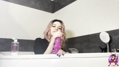 Naughty Bitch Drink and Lick Her own Anal Squirt - Extreme Anal