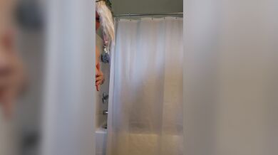 MILF,HAPPY,EXCITED,NAKED,BLUE HAIR,PURPLE HAIR, SMILE