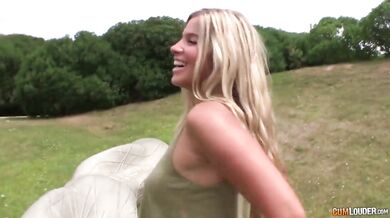 Beach Girl Likes Buttsex