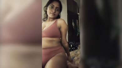 Sexy Srilankan Big Boobs Girl Showing Her Boobs Ass Pussy To Boyfriend On Video Call