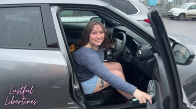 Creampie Cheating Mature MILF Wife as she Takes a Call from her Husband