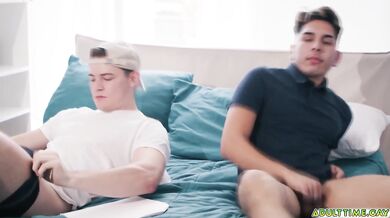 Oliver Marks and Matteo Gold jerk off together but gets really turned on