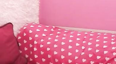 Busty amateur on webcam - watchfreewebcam.com