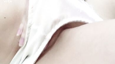 現役J〇寝起きにムラムラしたのでオナニーしちゃった