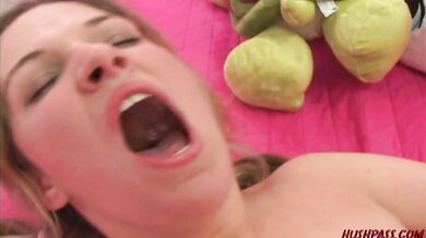 Can Freaky First Timer Renee Jordan Go No Handed? - Jordan White
