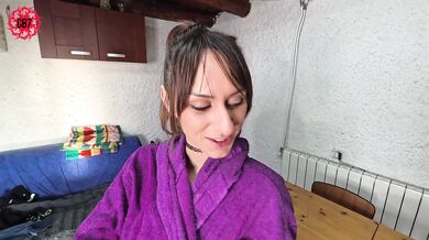 Il corriere e la casalinga arrapata (cuckold)