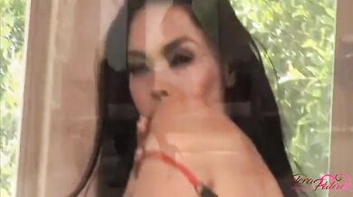 The Seductive Brunette Tera Patrick In Hot Lingerie Poses Just For You!