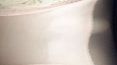 An amateur Japanese woman who puts sausages in and out of her pussy and panting [Personal shooting]