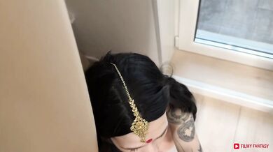 देसी भाभी चोदने के बीच में मूतने लग गयी