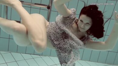 Loris Licicia American country girl