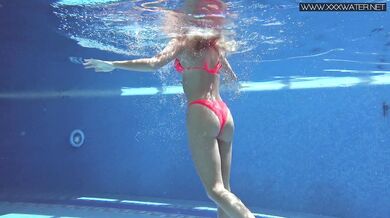 Mary Kalisy super sexy underwatershow