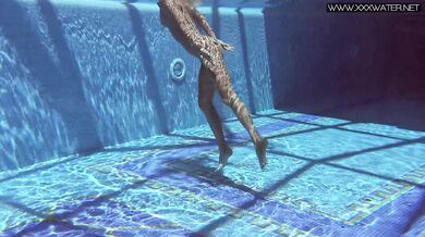 Mary Kalisy super sexy underwatershow