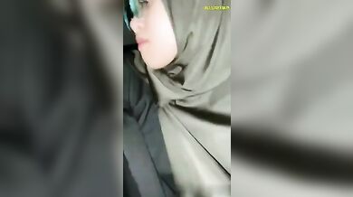 MAHASISWA KERJA KELOMPOK DI KONTRAKAN