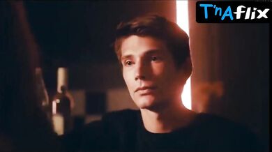 Lilly Dreesen Lesbian Scene in Skam Druck Deutschland