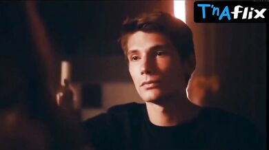 Lilly Dreesen Lesbian Scene in Skam Druck Deutschland