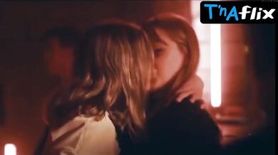 Lilly Dreesen Lesbian Scene in Skam Druck Deutschland