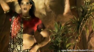 Feeling the need to show off her amazing natural Asian body