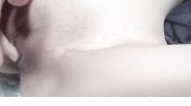 親が近くにいるのに喘ぎ声が止まらないドキドキ、スリルオナニー(素人、個人撮影、無修正)