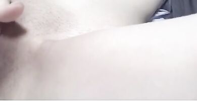 親が近くにいるのに喘ぎ声が止まらないドキドキ、スリルオナニー(素人、個人撮影、無修正)