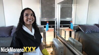 I offer my 18-year-old maid money because I want to cum inside her pussy