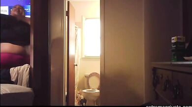 Sharing hotel room with my plump mother