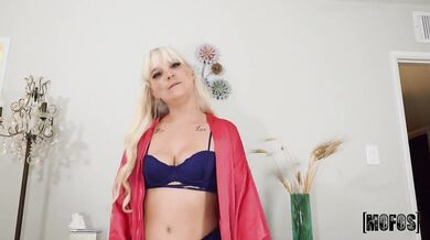 Bella Jane Invites Her Neighbour For Quicky In The Morning