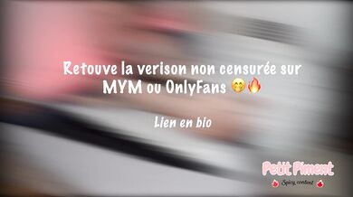 Une petite française redhead se fait baiser dans le lit en levrette