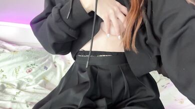video call with GOTH classmate!! showed how she cums on the pillow ????
