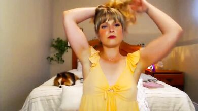 Long hair big ass blonde webcam teasing solo