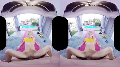 Tight Blonde with yellow shirt - vr180 4K