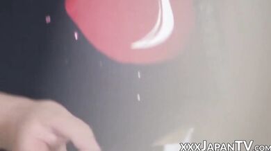 XXX JAPAN TV - Nasty Japanese teenie shaves legs and fingers pussy
